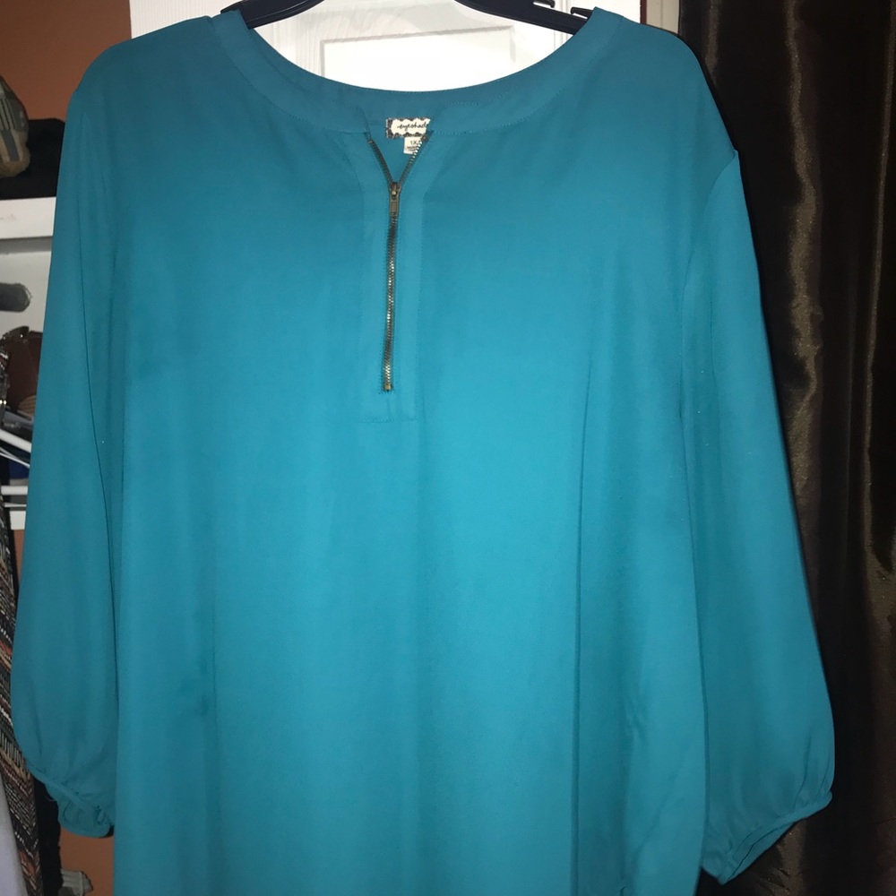 Dressy blue top!!
